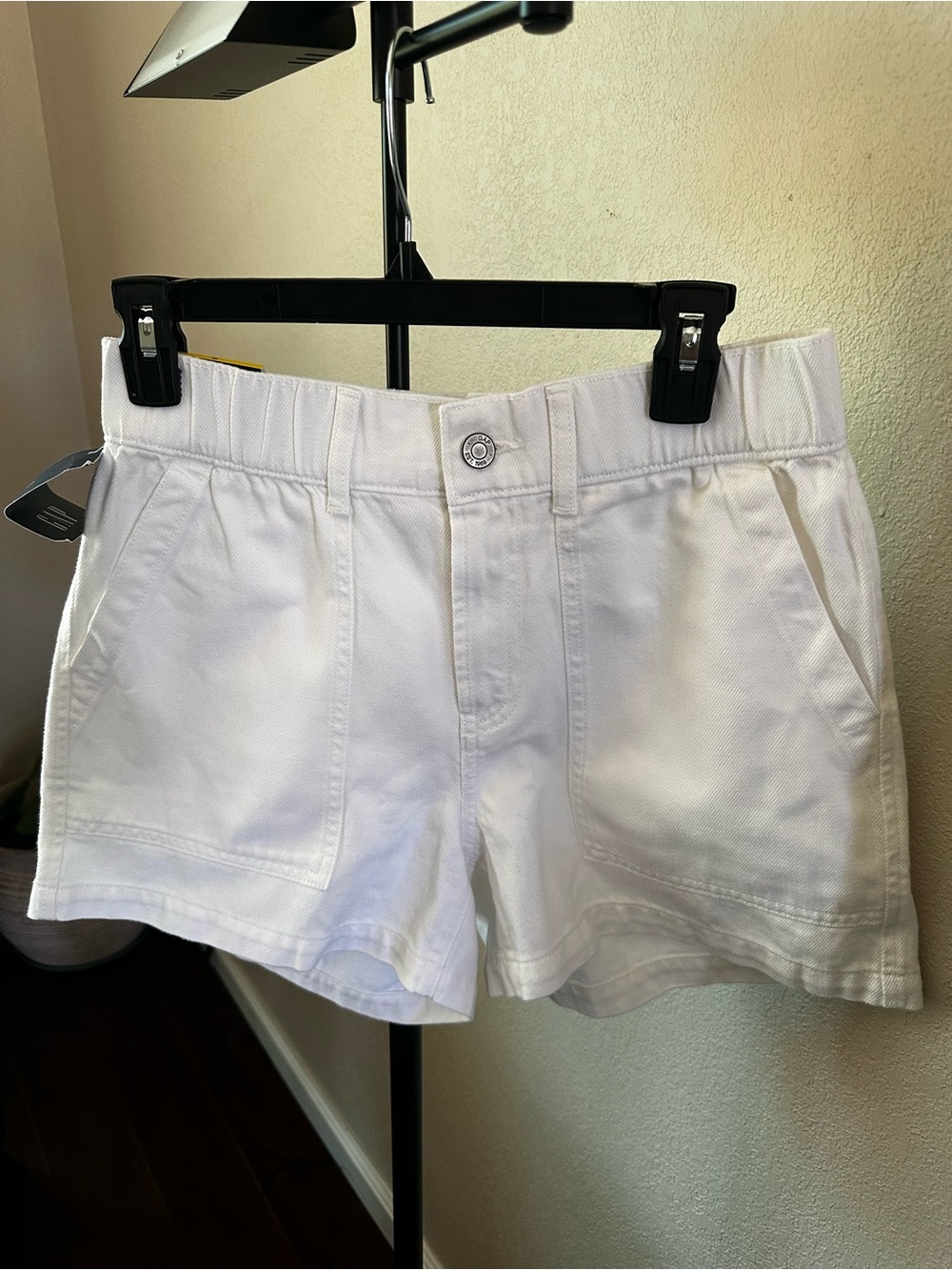 GAP Women's Cream High-Rise Utility Shorts - Picture 3 of 9